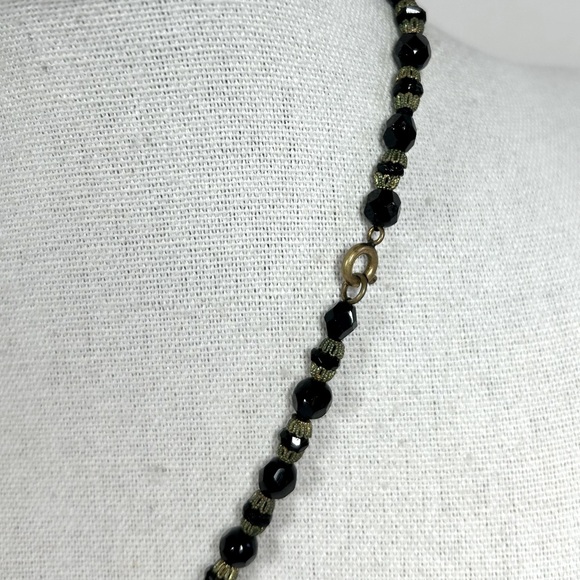 Vintage necklace choker graduated black faceted beads gold tone filigree spacers - Picture 4 of 4